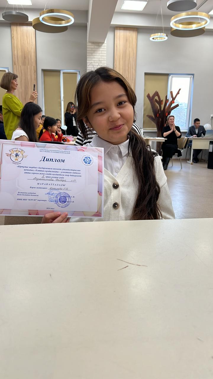 «Өнерлі отбасы» приняли участие семья «Абдрашитовых» ученица 5 «Б» класса - Абдрашитова Бахара, Касымова Гульназ Ташболатовна.