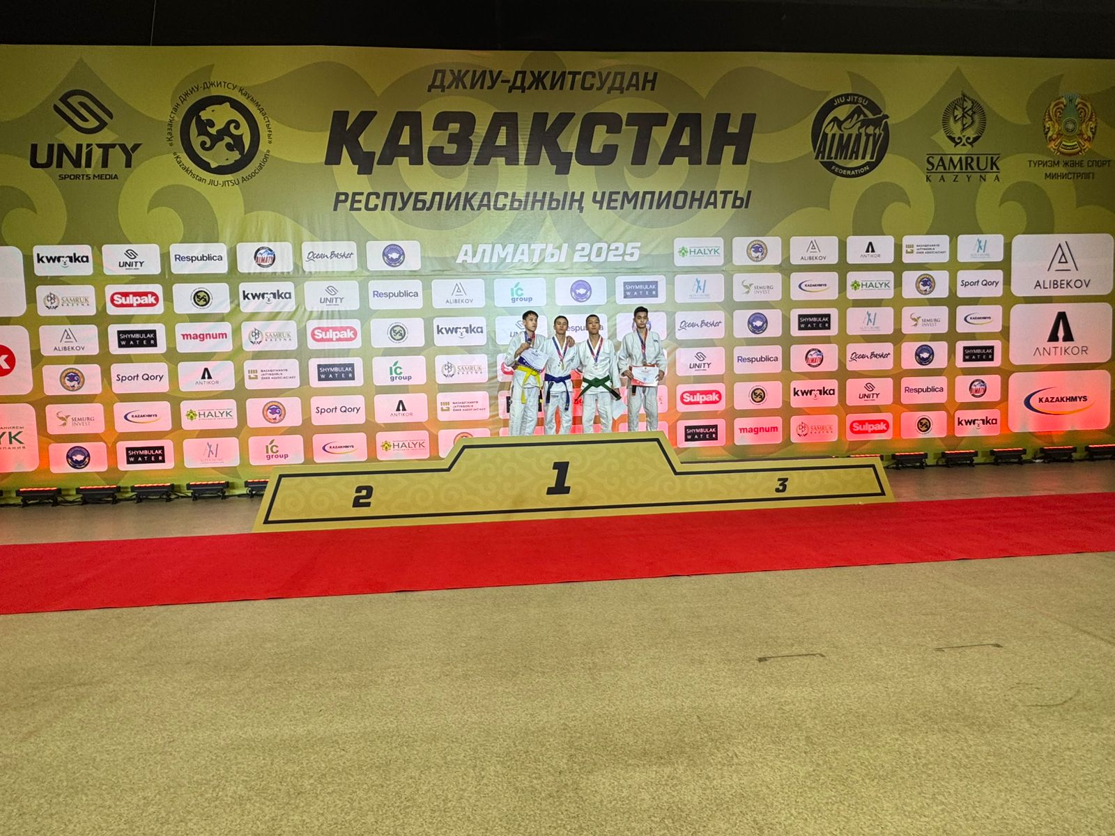 Наш ученик 8 "Б" класса Серик Исмаил участвовал в Чемпионате Республики Казахстан по джиу-джитсу!